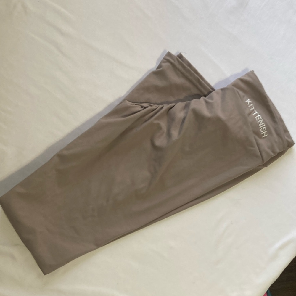 Kittenish Checky Tan Stretch Yoga Pants in excellent pre~loved condition